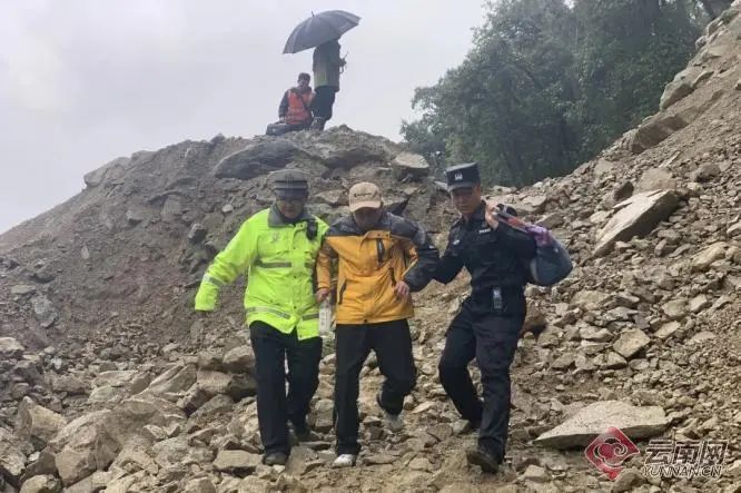 强降雨致独龙江公路多处塌方！当地暖心护航游客点赞