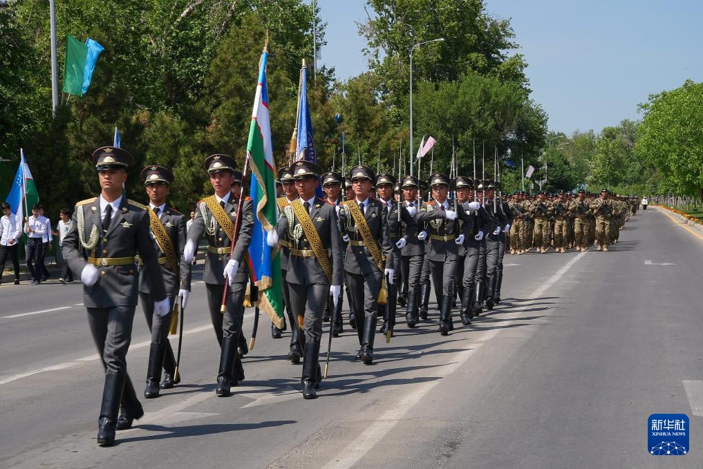 乌兹别克斯坦举行胜利日阅兵