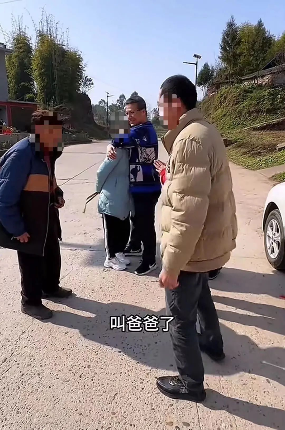 要求学生亲手砸毁玩具?一“家庭教育专家”惹争议! 要求学生亲手砸毁玩具?一“家庭教育专家”惹争议!