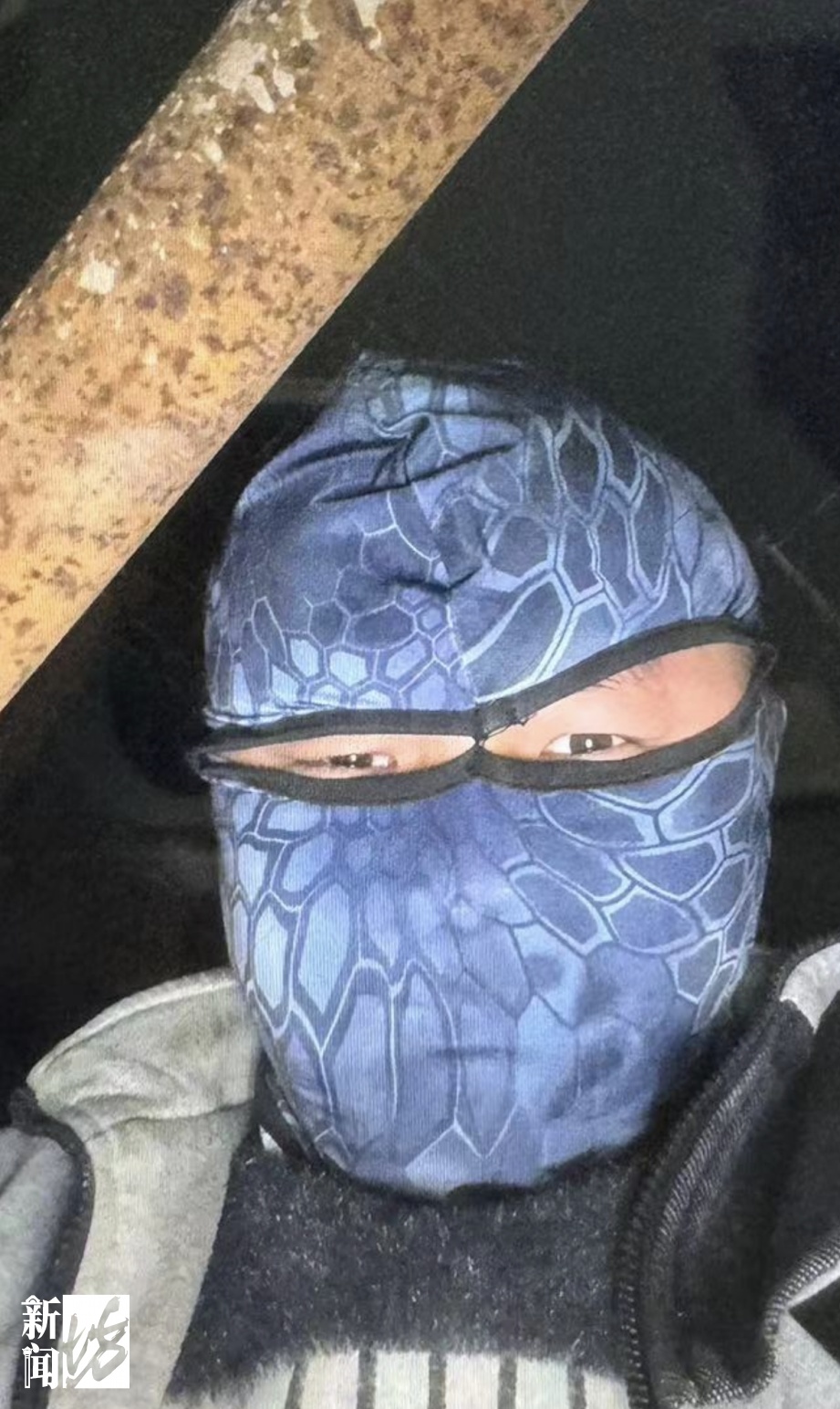 太嚣张！小偷得手后，居然还现场自拍留念？上海警方抓到了