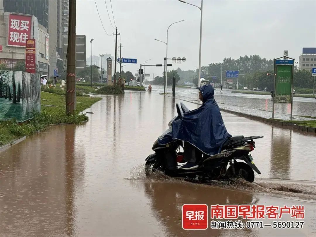 暴雨致城区多处积水严重，有人员被困！南宁多部门紧急救援