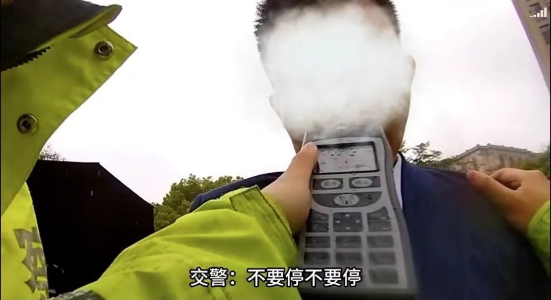 醉酒后，他将车开到公安局门口……