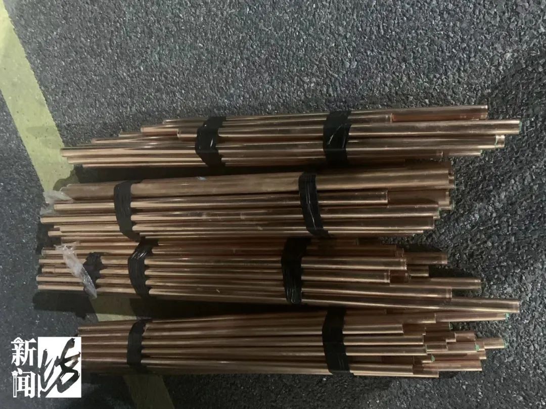 太嚣张！小偷得手后，居然还现场自拍留念？上海警方抓到了