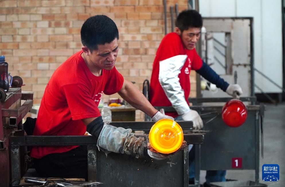 山东博山:创新推动琉璃焕新彩 山东博山:创新推动琉璃焕新彩