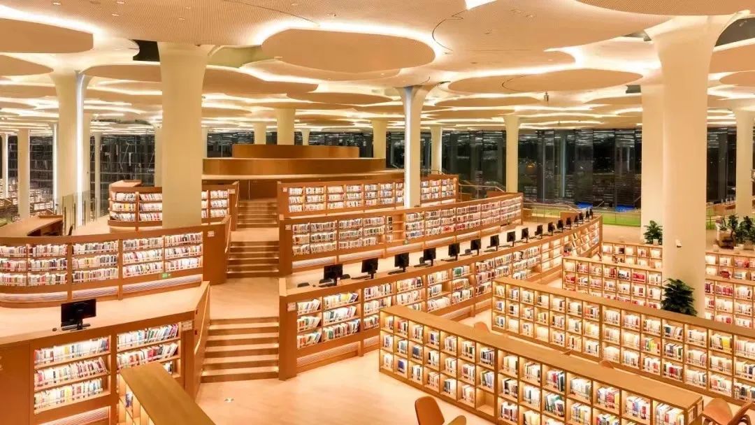机器人上岗,户外阅读空间月底开启!北京城市图书馆的夏季不完全阅读指南 机器人上岗,户外阅读空间月底开启!北京城市图书馆的夏季不完全阅读指南