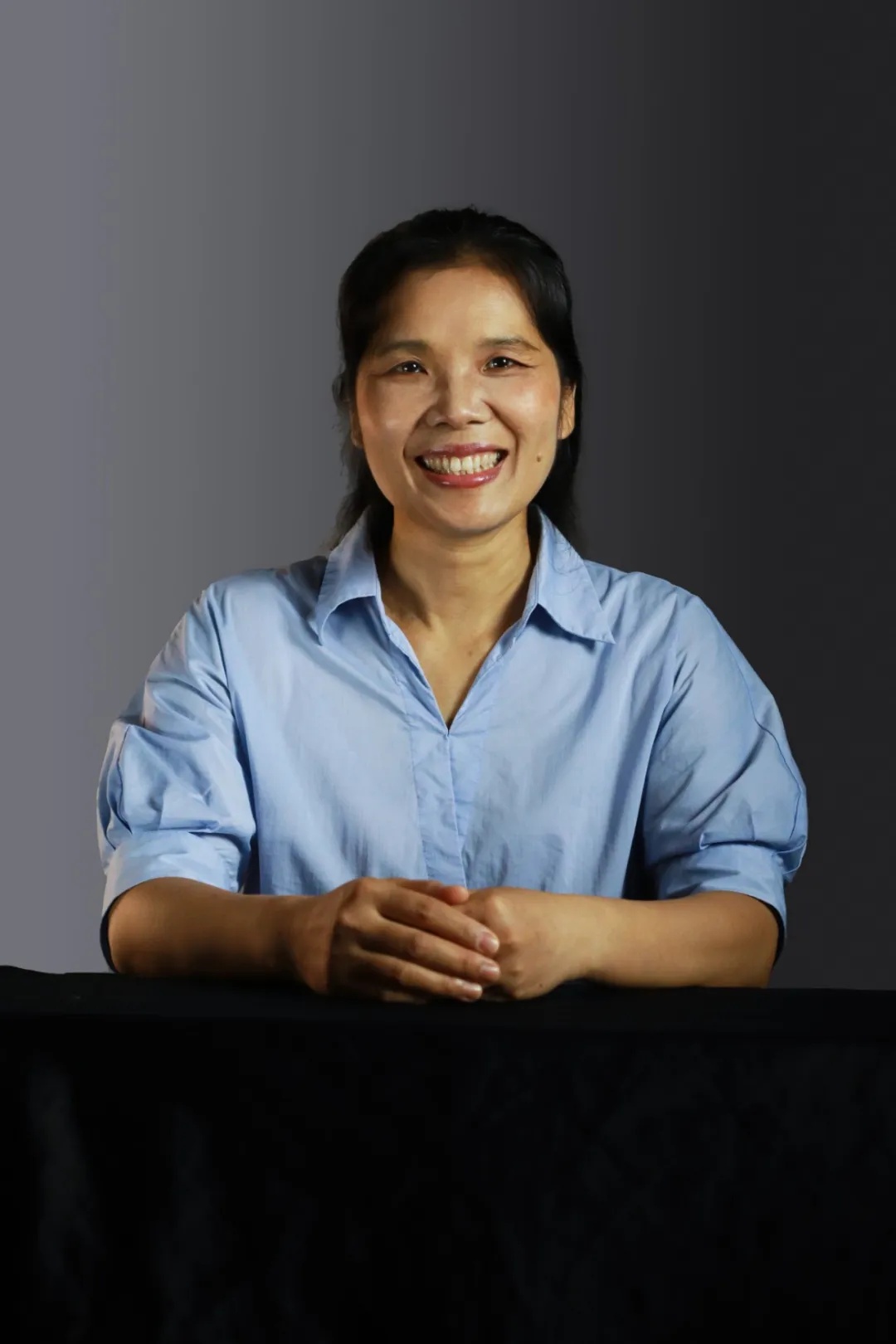 大学生拍的这样一组照片火了!“我要怎么笑啊?” 大学生拍的这样一组照片火了!“我要怎么笑啊?”