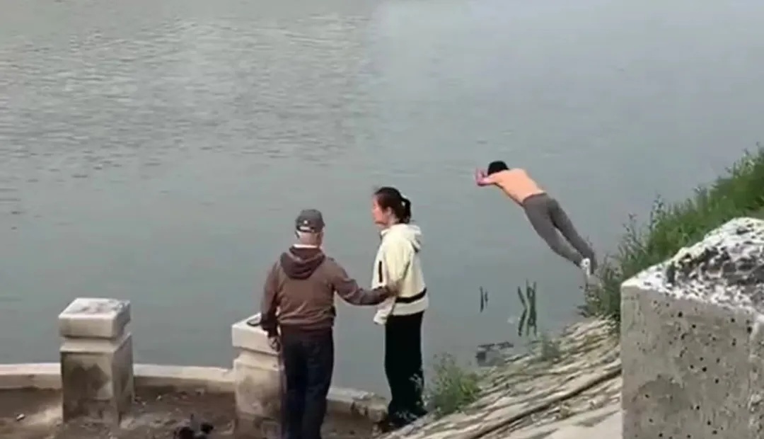 李振波，你纵身一跃的样子真帅！