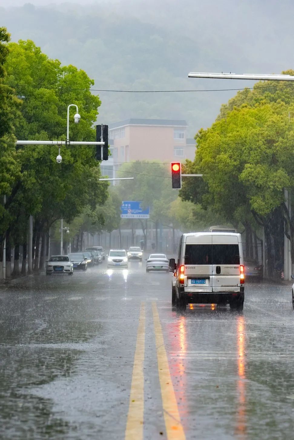 湖南发布四预警！今晚将迎暴雨、雷暴大风、冰雹！