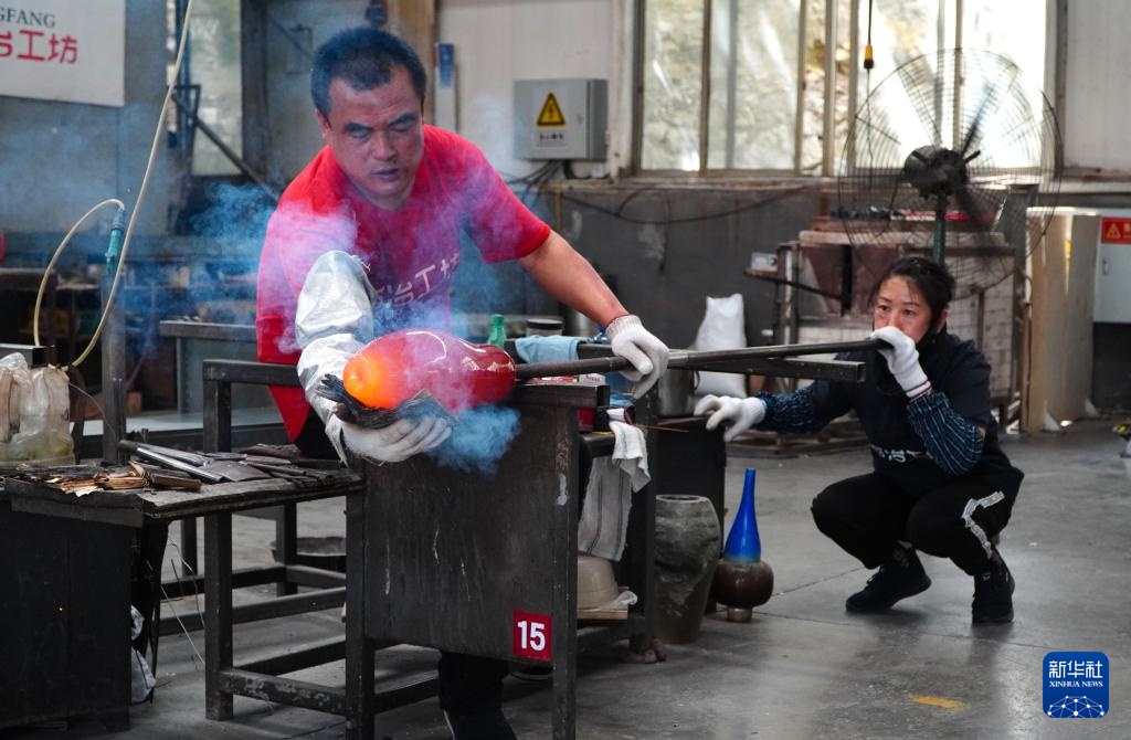 山东博山:创新推动琉璃焕新彩 山东博山:创新推动琉璃焕新彩