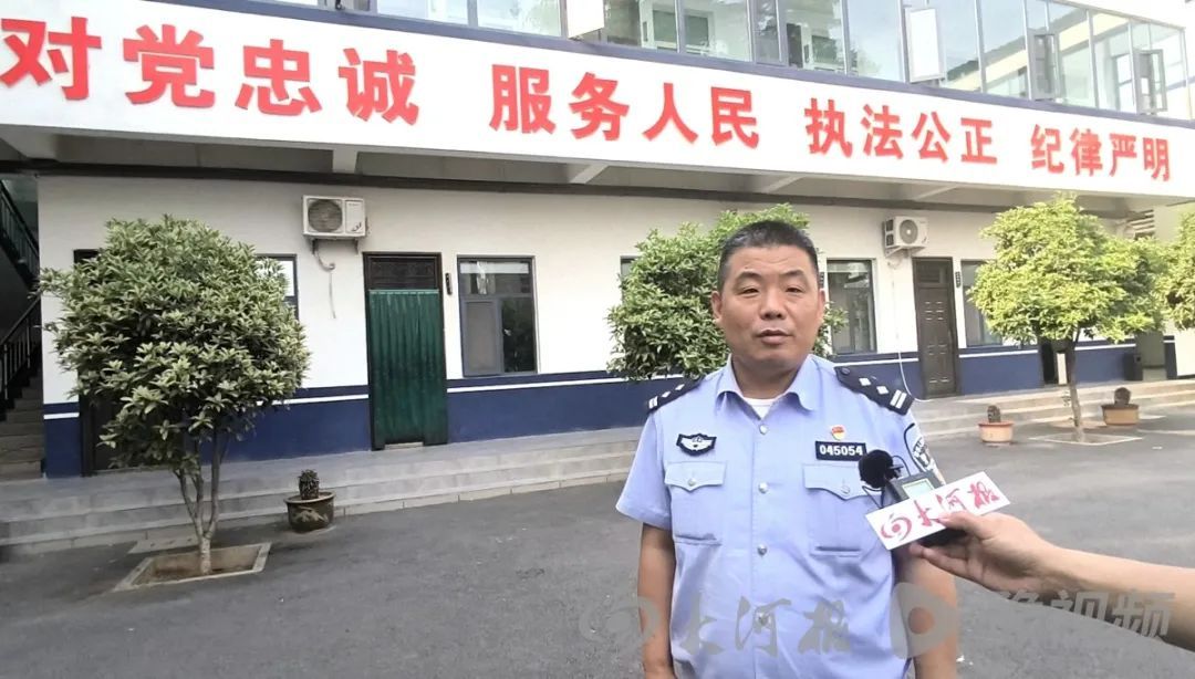 惊险！男子抢菜刀欲打架，河南大学生徒手夺刀