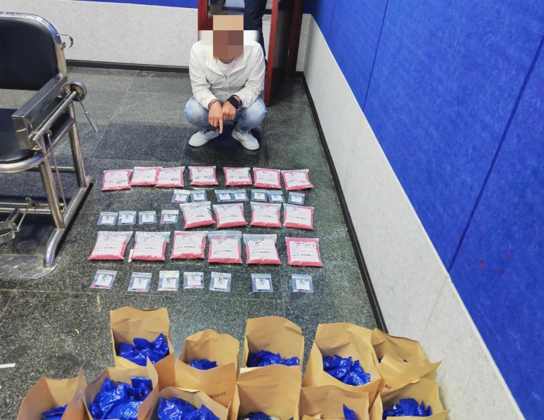 贵州警方缴获毒品9.6公斤，抓捕画面曝光→