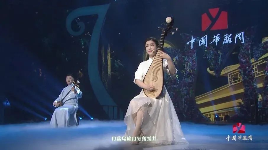 这届年轻人带薪“撸虎玩熊”?网友:梦想职业无疑了 这届年轻人带薪“撸虎玩熊”?网友:梦想职业无疑了