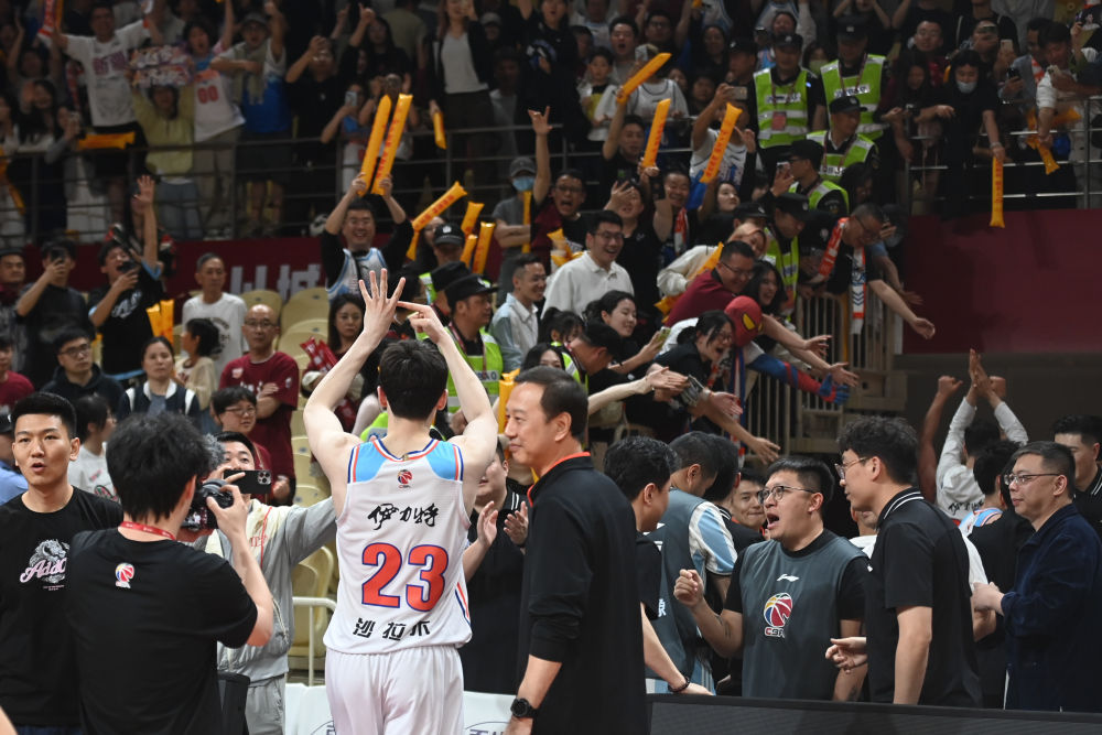 CBA季后赛:新疆伊力特晋级总决赛 CBA季后赛:新疆伊力特晋级总决赛