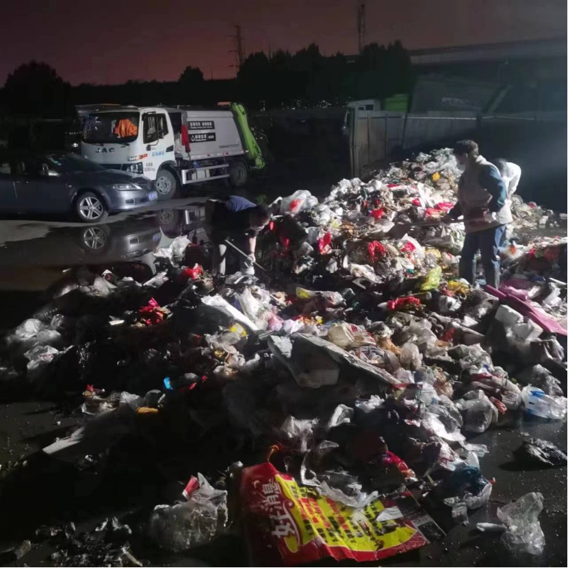 大海捞到“针”了！合肥环卫工翻遍5吨垃圾找到金项链！