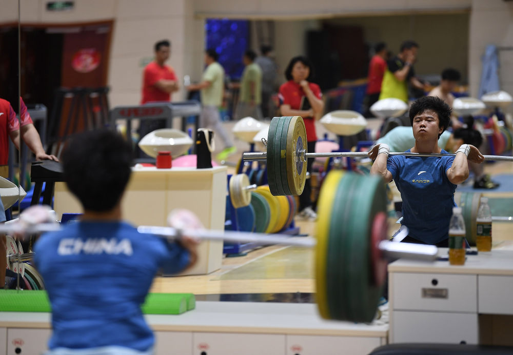 巴黎奥运预备式|国家举重队举行媒体公开课