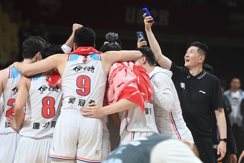 CBA季后赛:新疆伊力特晋级总决赛 CBA季后赛:新疆伊力特晋级总决赛