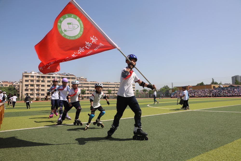 一场小学足球赛，何以吸引上千观众？