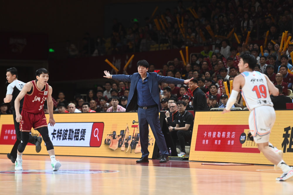 CBA季后赛:新疆伊力特晋级总决赛 CBA季后赛:新疆伊力特晋级总决赛