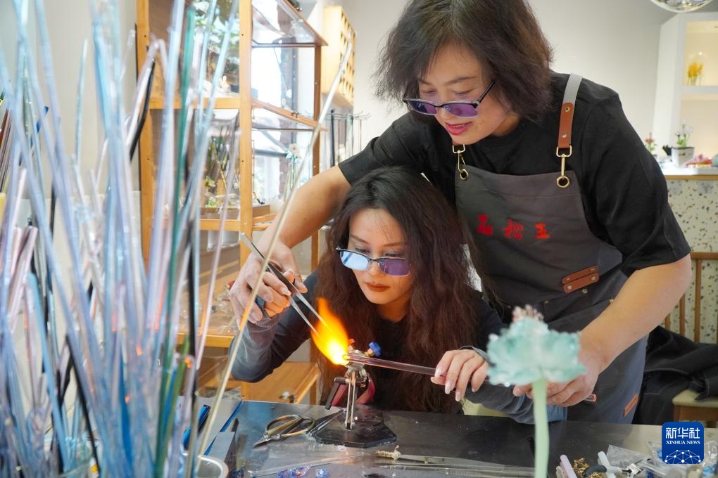 山东博山:创新推动琉璃焕新彩 山东博山:创新推动琉璃焕新彩