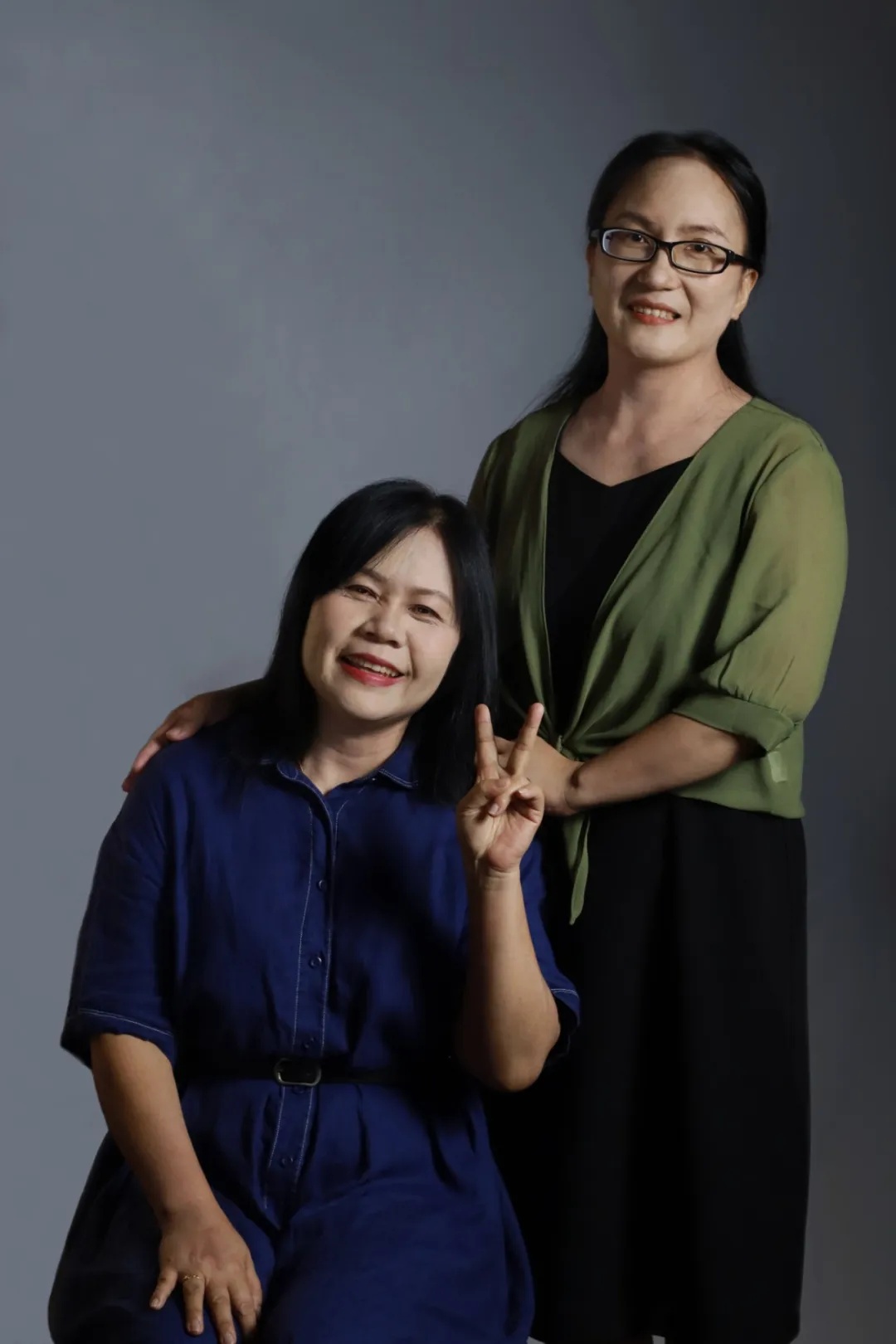 大学生拍的这样一组照片火了!“我要怎么笑啊?” 大学生拍的这样一组照片火了!“我要怎么笑啊?”