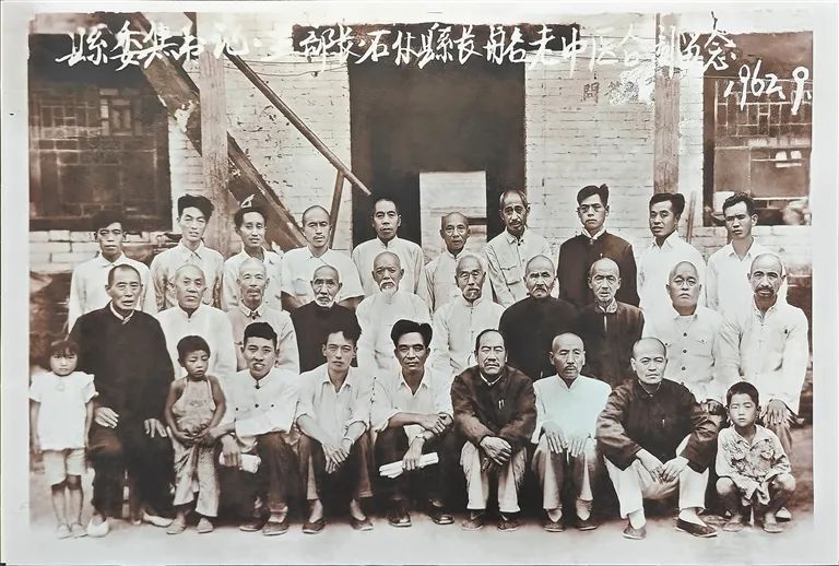 河南发现尘封62年的焦裕禄工作照