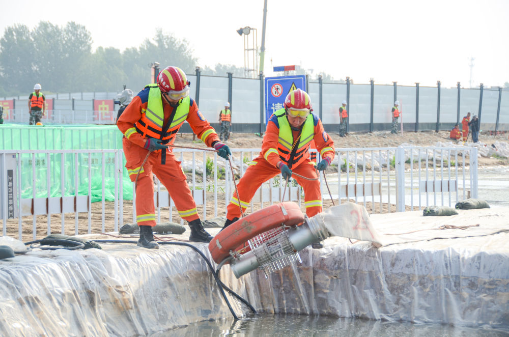 以“练”备汛——高科技装备显“身手”