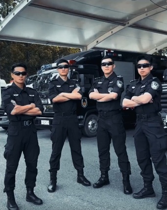 爆火！上海外滩帅气特警的采访来了！一看网友评论我笑出眼泪