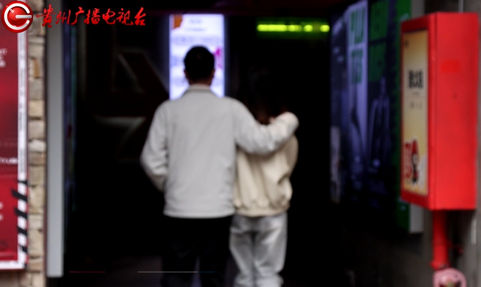 太下头！贵州一男子装“大款”盗转女友8万后，竟去娱乐场所干这事