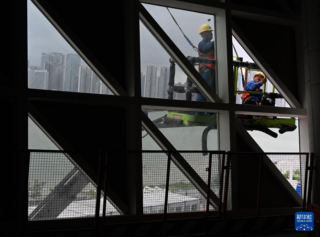 湛江文化中心向海“绽放”