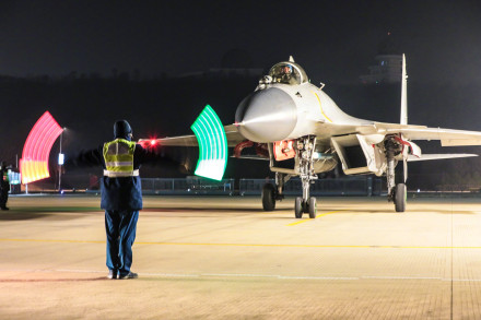 战机跨昼夜飞行训练，出击！