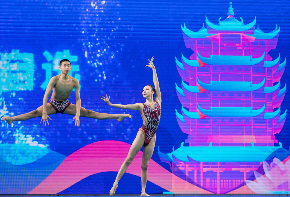 花样游泳全国冠军赛：上海安踏队夺得混双技术自选冠军