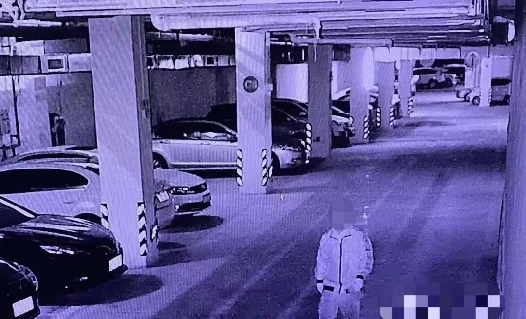 8次作案！蒙面男子砸车窗盗窃被抓