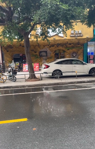 天空出现了bug?佛山局部下雨,竟然只下“一条线”!气象部门回应 天空出现了bug?佛山局部下雨,竟然只下“一条线”!气象部门回应