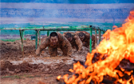 辛苦了!部队泥潭格斗训练 辛苦了!部队泥潭格斗训练