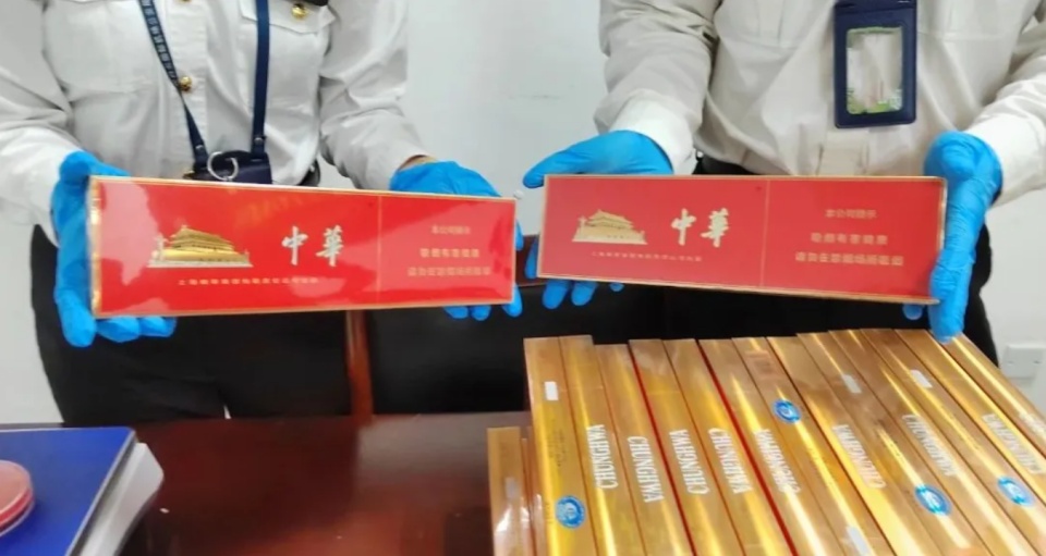 广州海关查获一批旅客违规携带进境的香烟，共计6000支