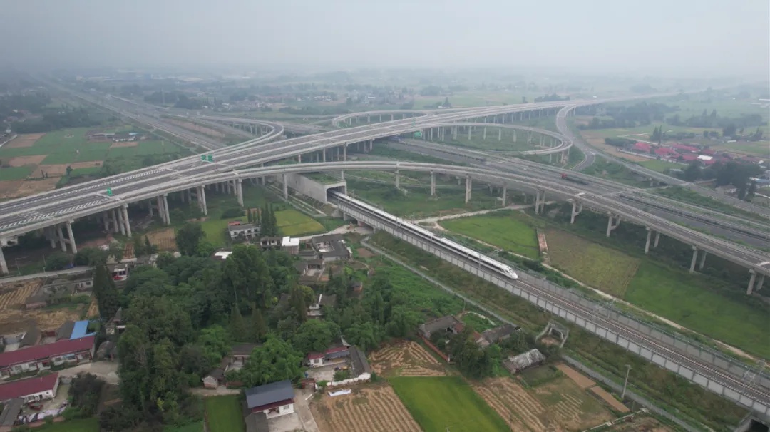 重大进展!成都年内3小时飙拢九寨沟黄龙 重大进展!成都年内3小时飙拢九寨沟黄龙