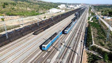 浩吉铁路万吨重载列车开行突破2000列 浩吉铁路万吨重载列车开行突破2000列