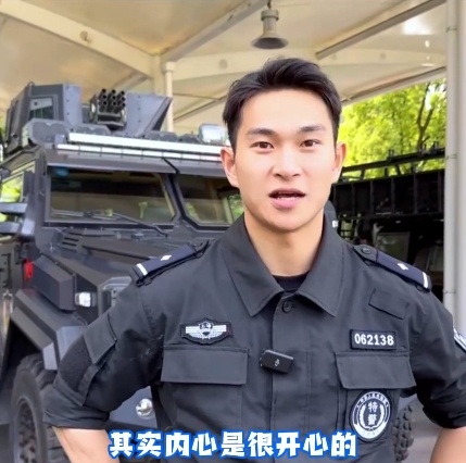 爆火！上海外滩帅气特警的采访来了！一看网友评论我笑出眼泪