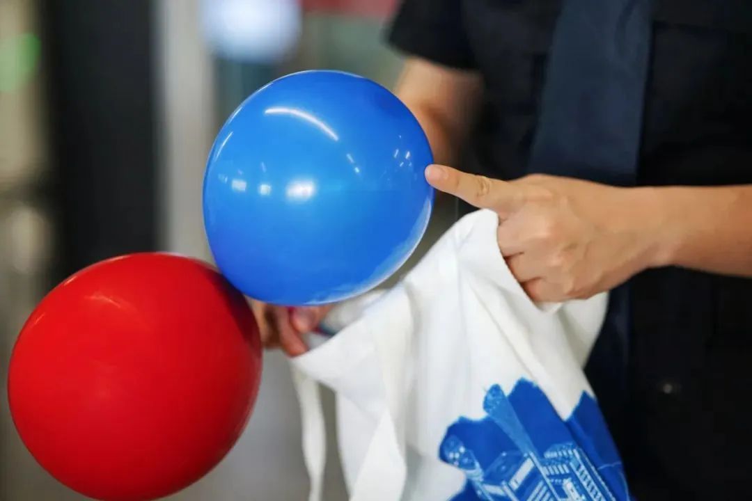 榴莲降价热卖 广州地铁提醒→