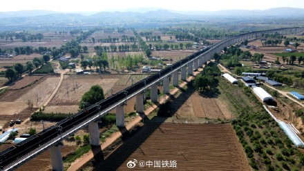 浩吉铁路万吨重载列车开行突破2000列 浩吉铁路万吨重载列车开行突破2000列