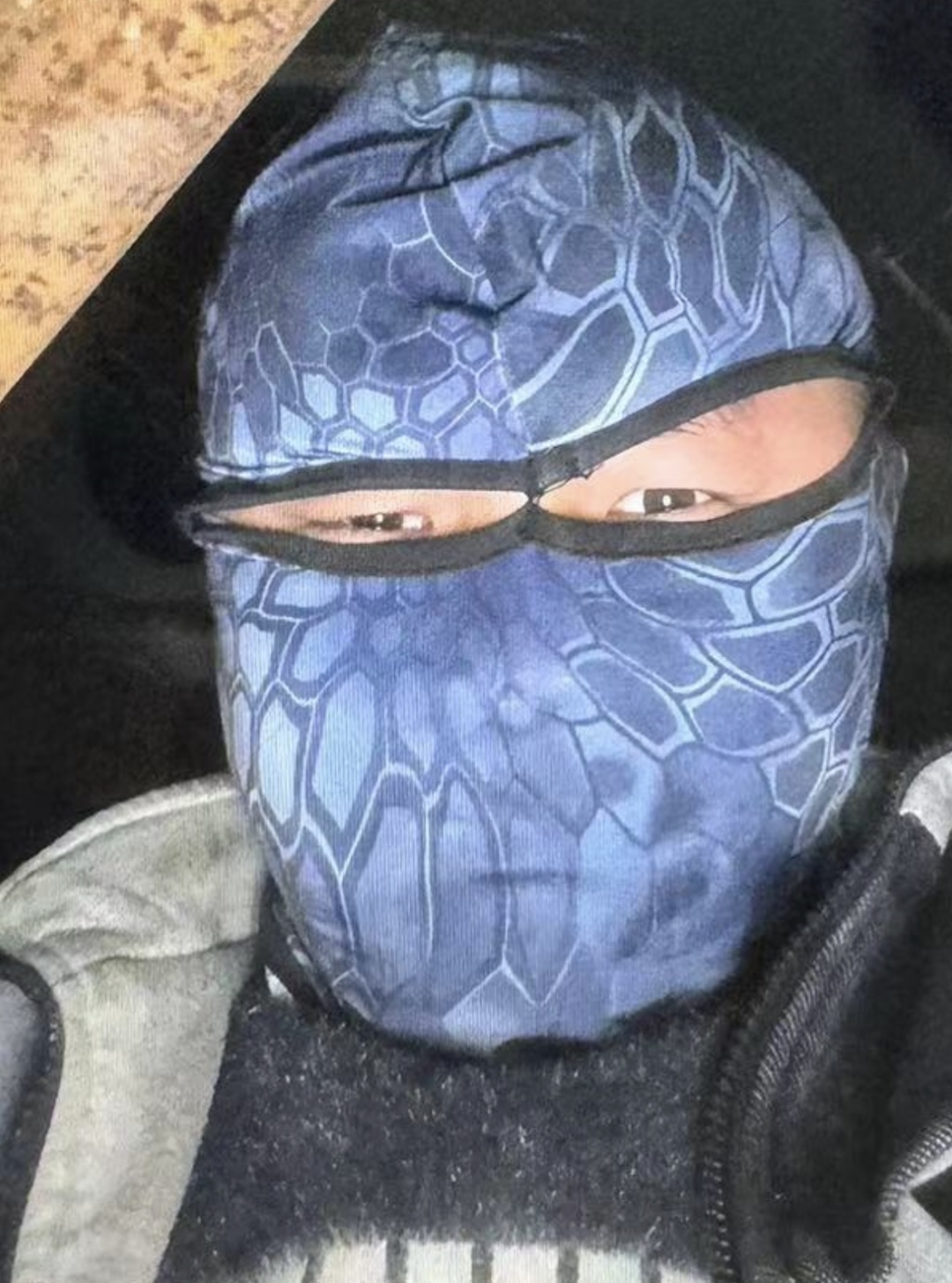 天真！戴个头套就认不出你了嘛？！