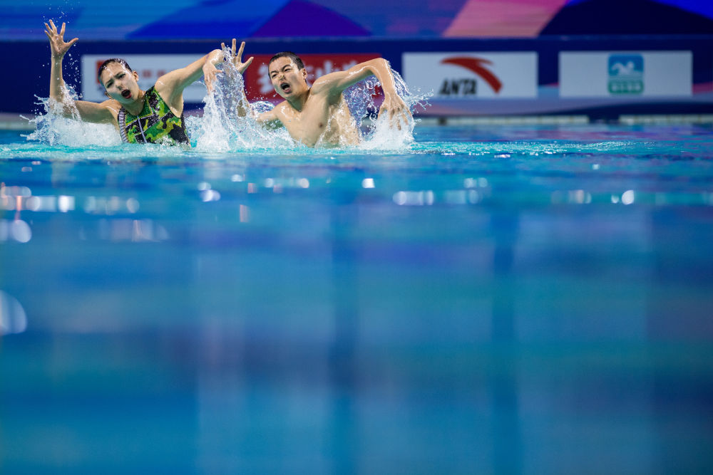 花样游泳全国冠军赛：上海安踏队夺得混双技术自选冠军