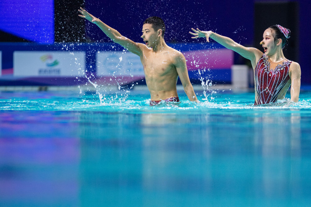 花样游泳全国冠军赛：上海安踏队夺得混双技术自选冠军