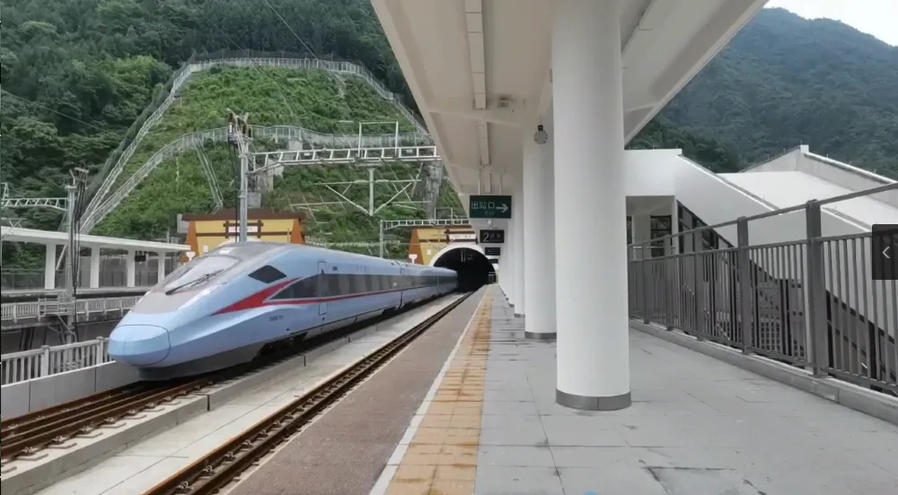 重大进展!成都年内3小时飙拢九寨沟黄龙 重大进展!成都年内3小时飙拢九寨沟黄龙