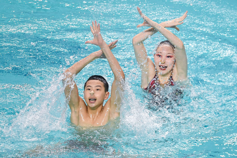 花样游泳全国冠军赛：上海安踏队夺得混双技术自选冠军