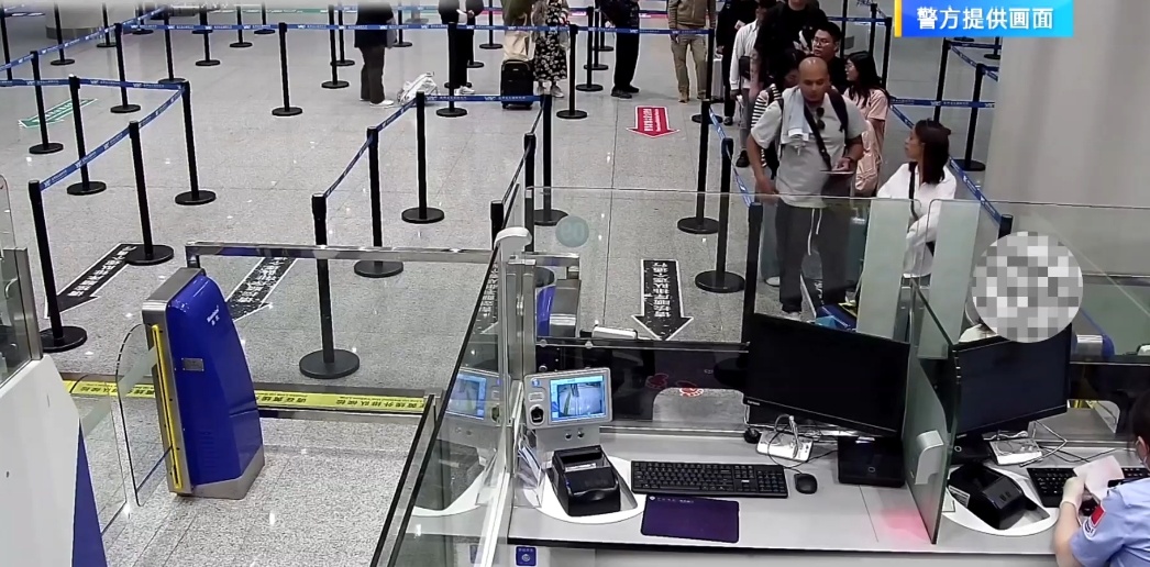 萌娃在护照上盖了个“哆啦A梦”！老妈被出入境边防检查站民警拦下......