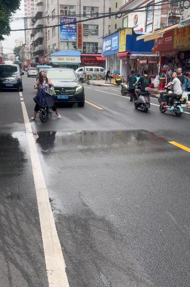 天空出现了bug?佛山局部下雨,竟然只下“一条线”!气象部门回应 天空出现了bug?佛山局部下雨,竟然只下“一条线”!气象部门回应