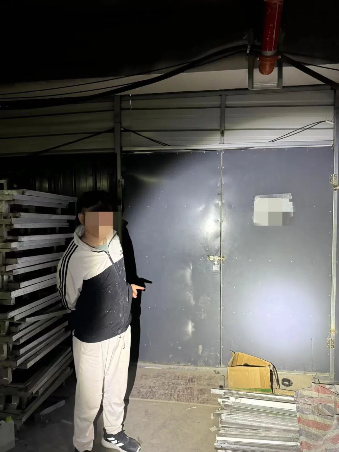 天真！戴个头套就认不出你了嘛？！