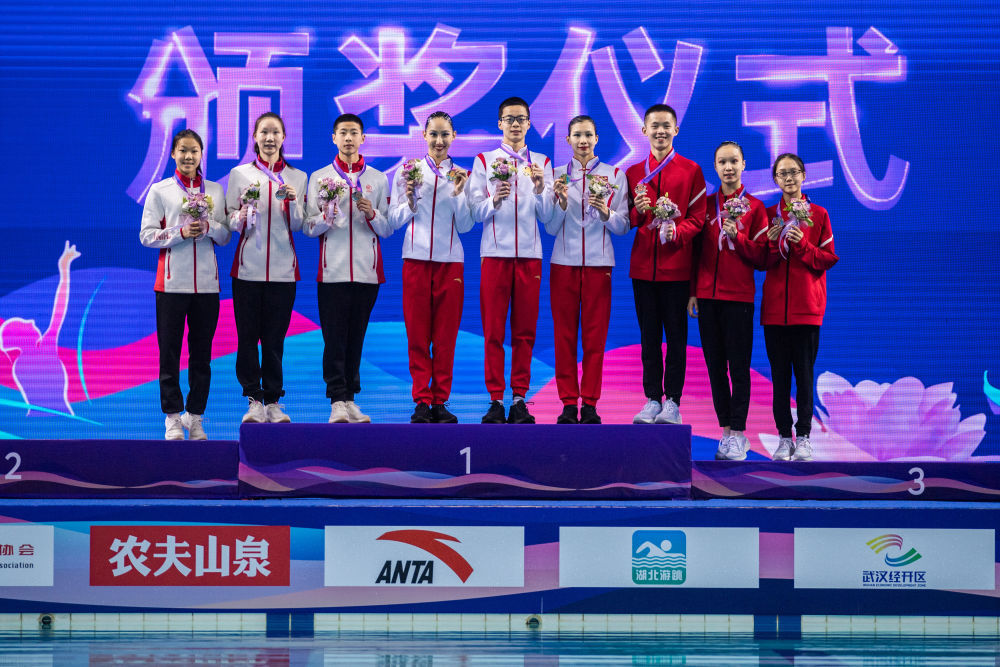 花样游泳全国冠军赛：上海安踏队夺得混双技术自选冠军