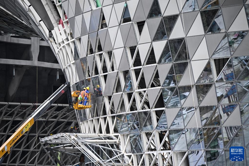 湛江文化中心向海“绽放”